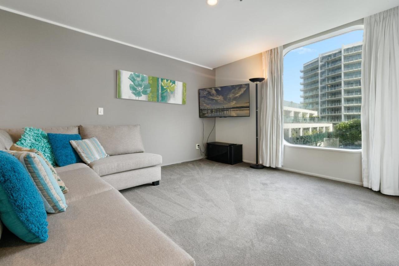 Oceanside Apartment With Garden Views Mount Maunganui Eksteriør bilde